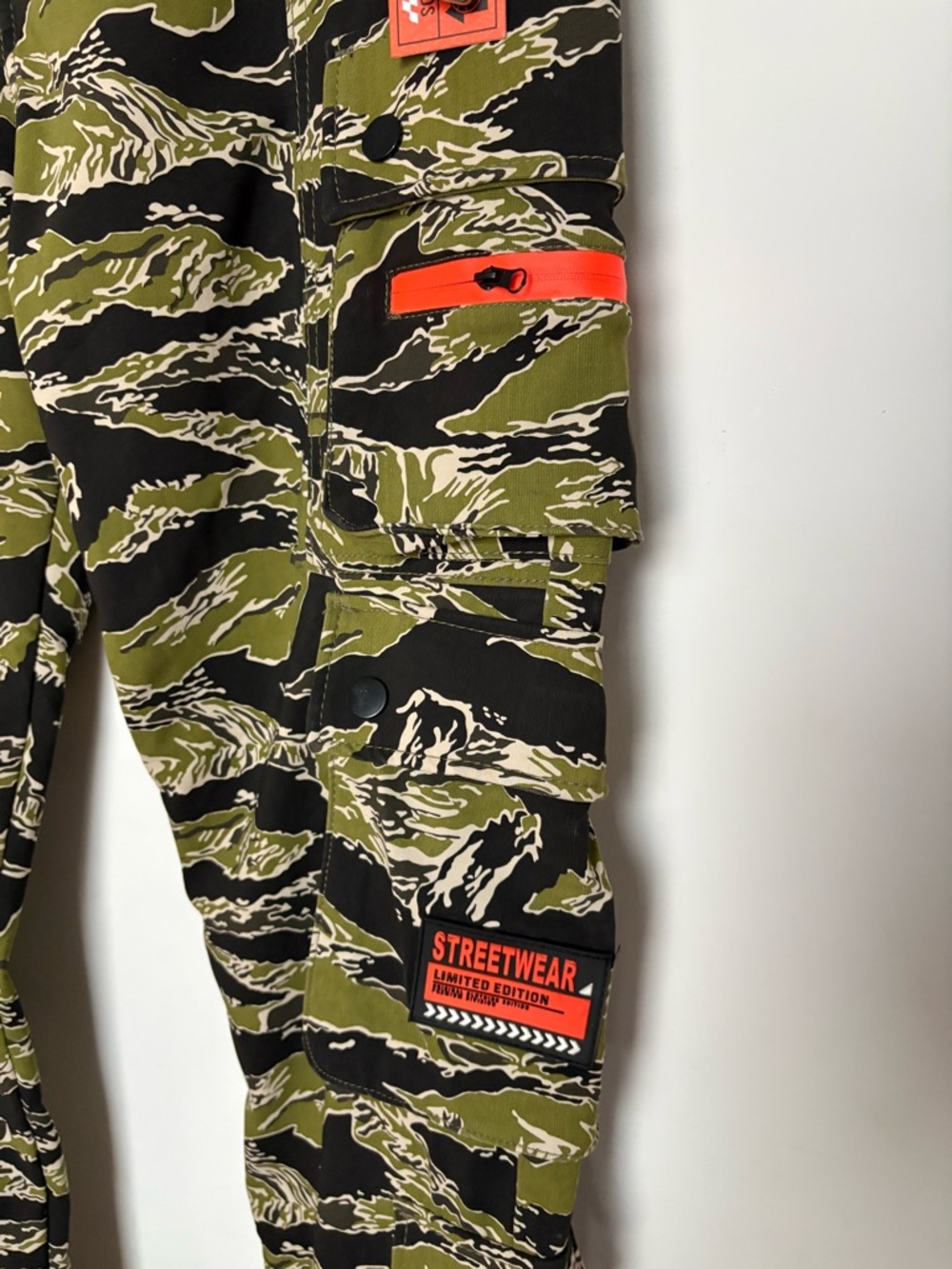 NWT RGSTR Tech Cargo Pants Tiger Camo Prints Men’s XL Streetwear Pockets - Picture 6 of 14